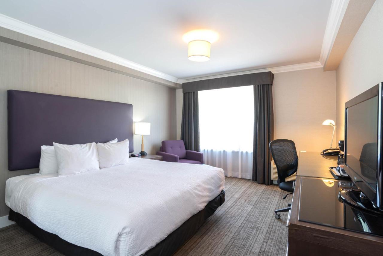 Sandman Hotel & Suites Calgary South Экстерьер фото