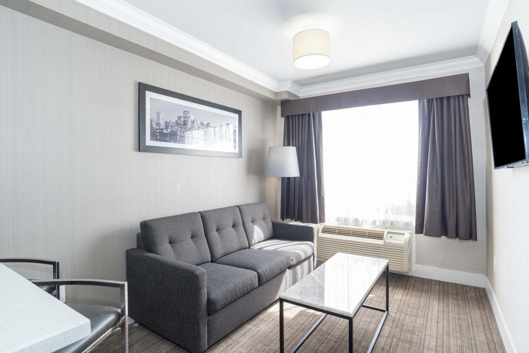 Sandman Hotel & Suites Calgary South Экстерьер фото