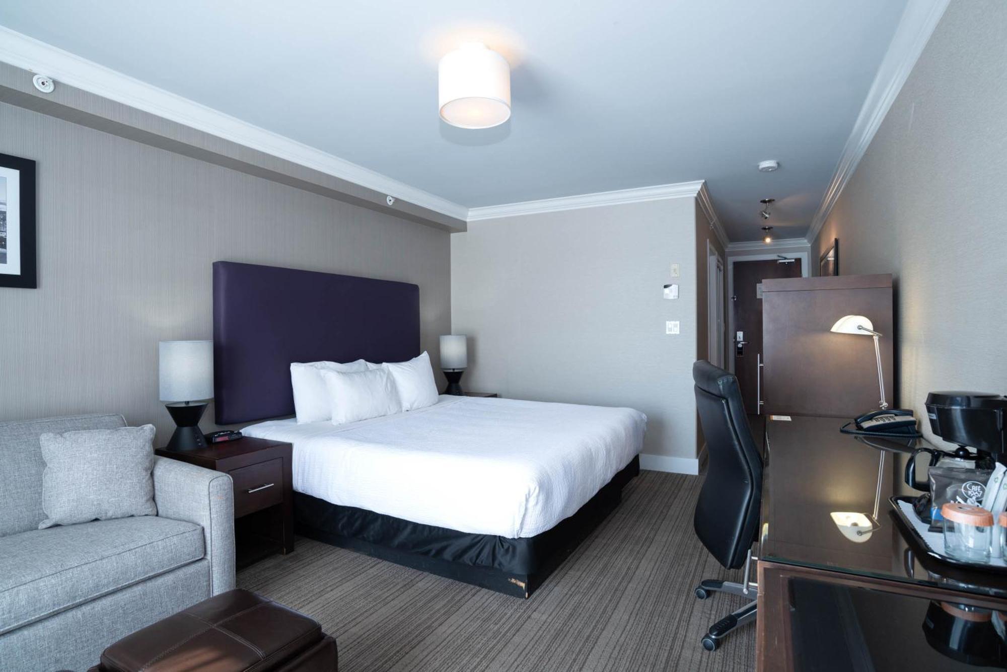 Sandman Hotel & Suites Calgary South Экстерьер фото